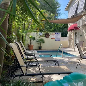 https://authors-key-west-guesthouse.hotels-in-key-west.com